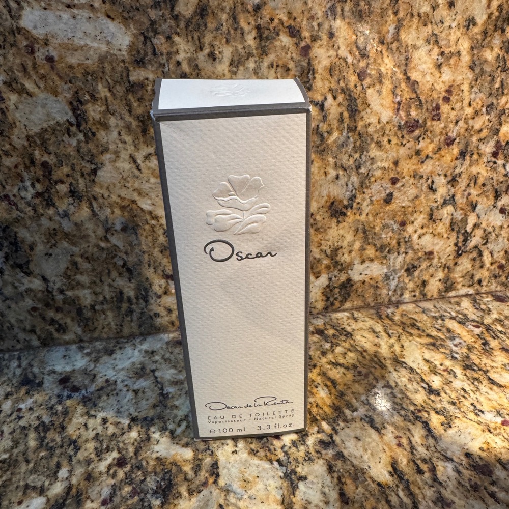 Oscar de la Renta Oscar Eau de Toilette Spray 3.3 oz 100 ml for Women with Box - Picture 2 of 7